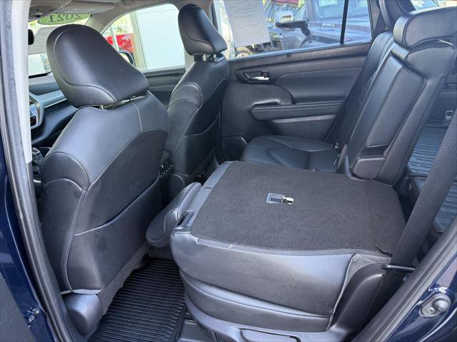 Certified 2021 Toyota Highlander XLE AWD/4WD image 19