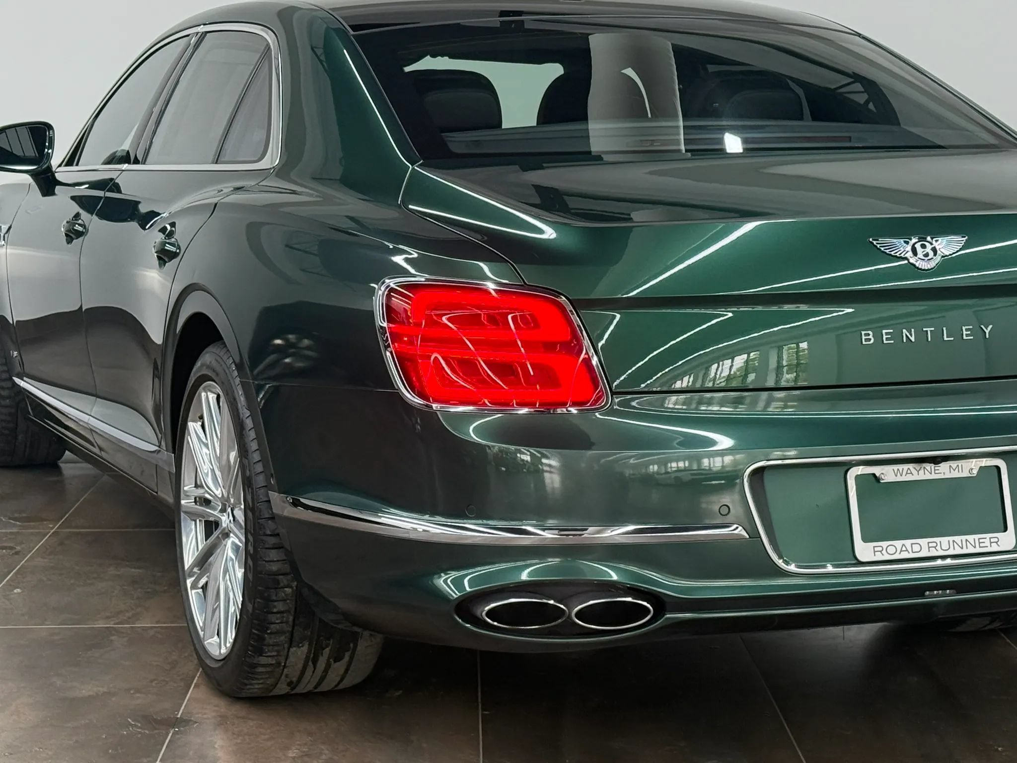 Used 2022 Bentley Flying Spur V8 AWD/4WD image 12