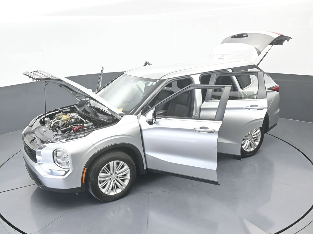Used 2024 Mitsubishi Outlander ES image 28