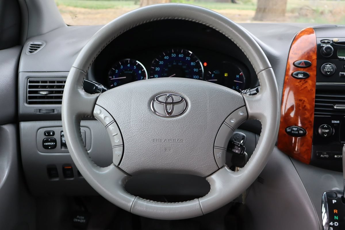 Used 2009 Toyota Sienna XLE FWD image 18