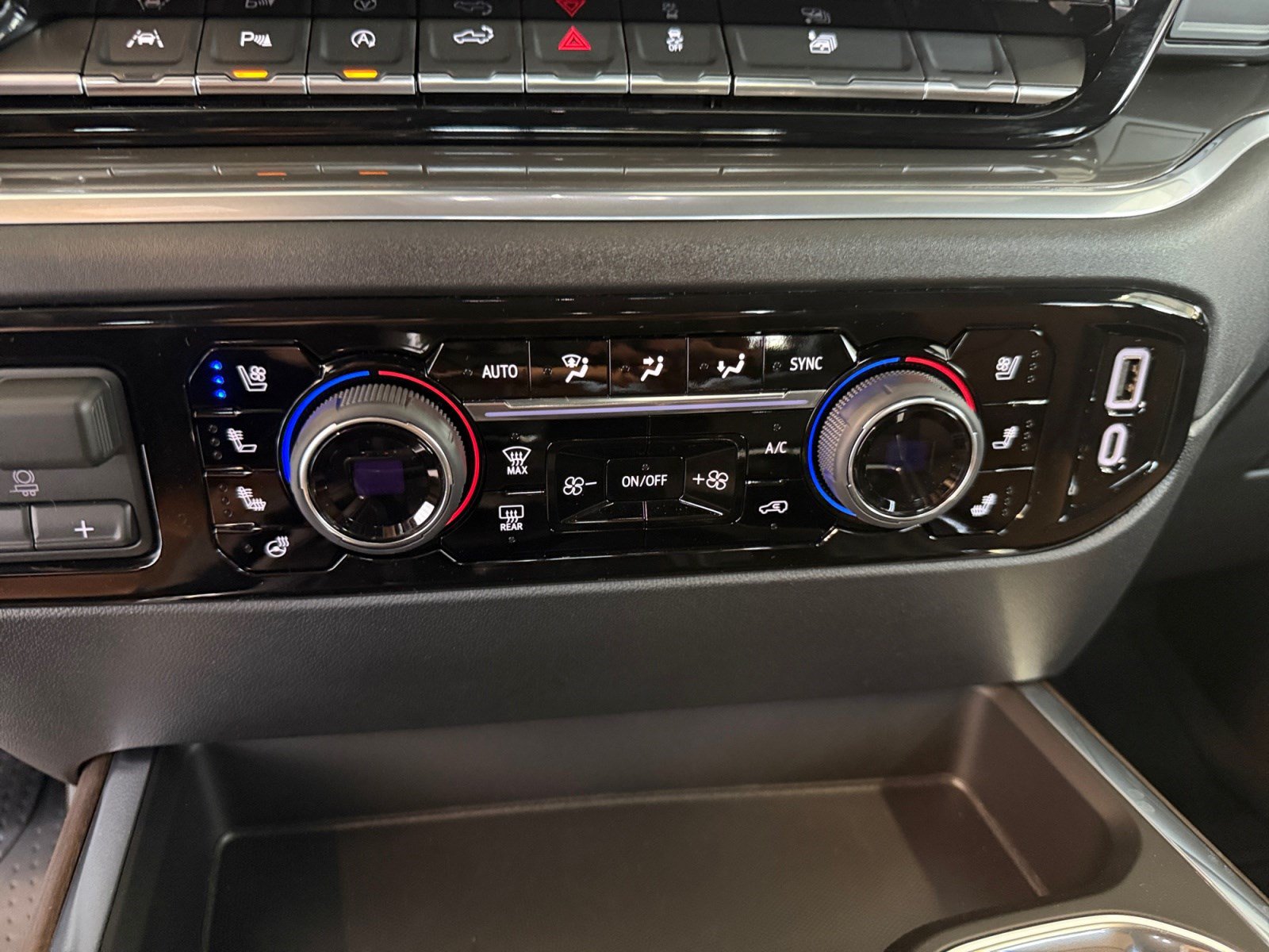 New 2026 Chevrolet Silverado 1500 High Country w/ Technology Package AWD/4WD image 28