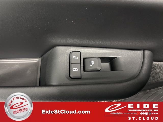 New 2025 Jeep Grand Cherokee Altitude image 25