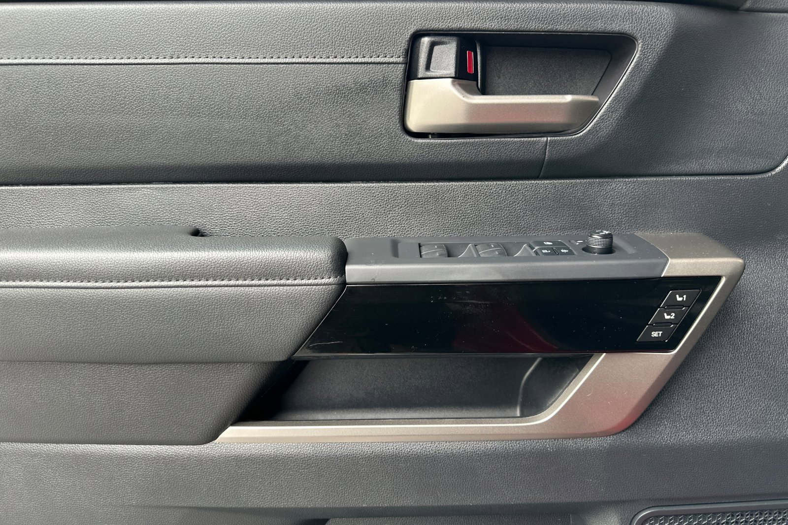 Used 2022 Toyota Tundra Limited image 8