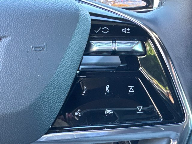 New 2026 Cadillac Vistiq Luxury w/ LPO, Floor Liner Package AWD/4WD image 28