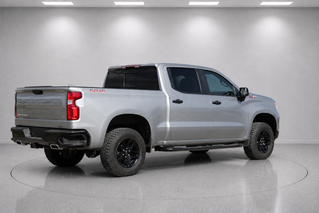 Used 2025 Chevrolet Silverado 1500 LT Trail Boss w/ Convenience Package II AWD/4WD image 3