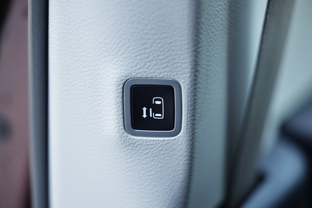 Used 2022 Chrysler Voyager LX image 26