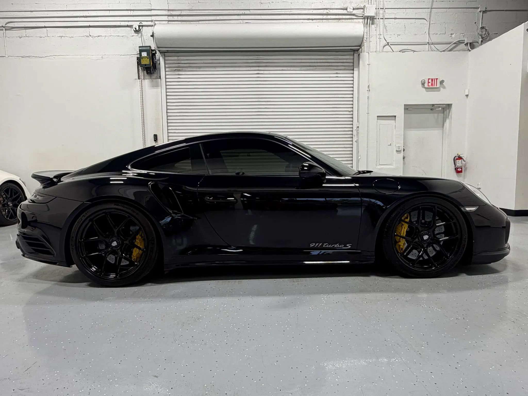 Used 2017 Porsche 911 Turbo S image 9