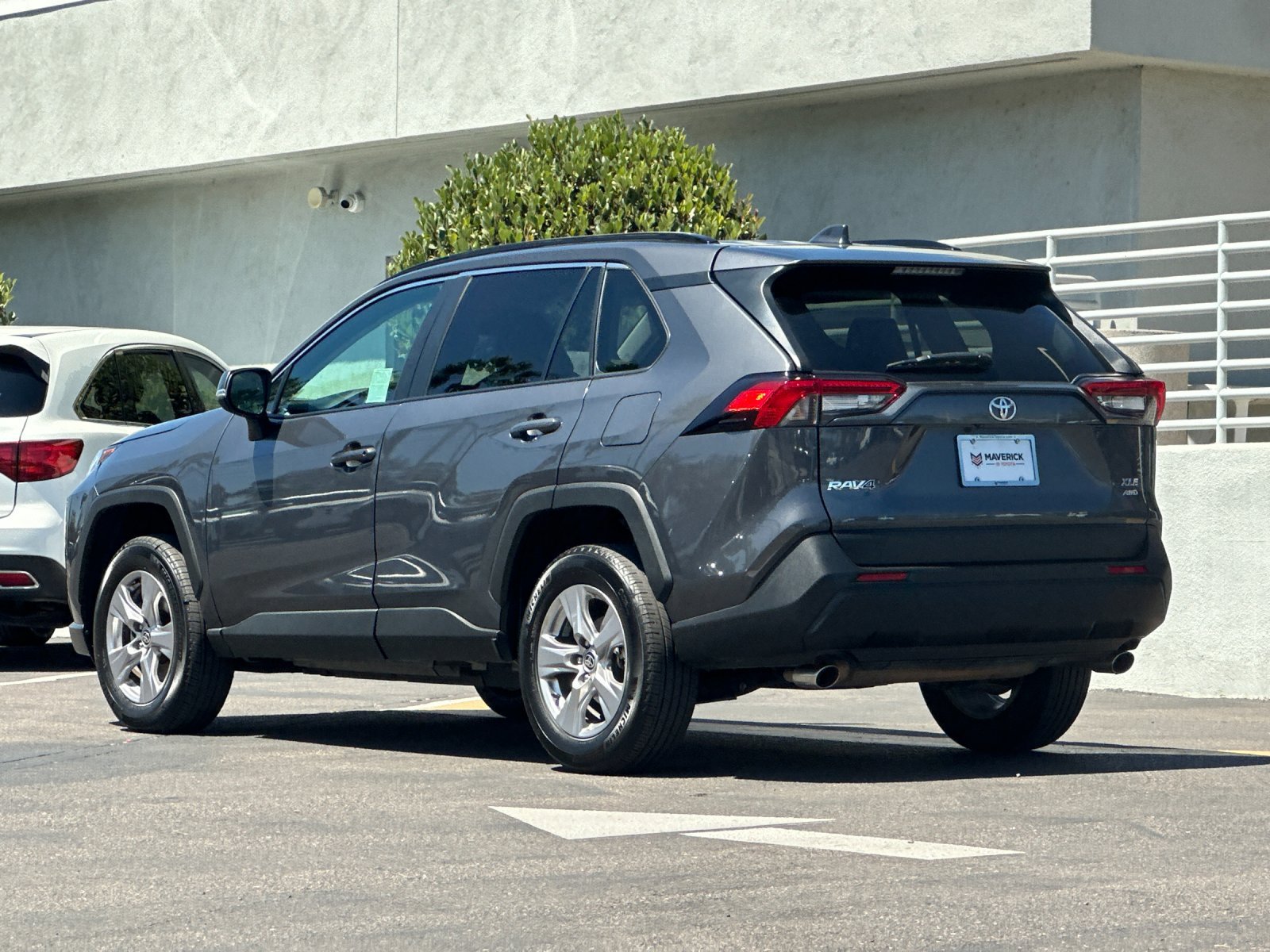 Used 2025 Toyota RAV4 XLE AWD/4WD image 3