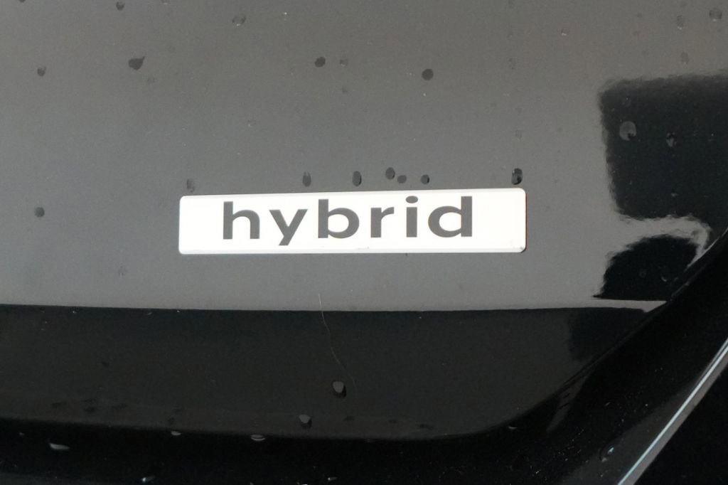 New 2025 Hyundai Elantra Limited image 18