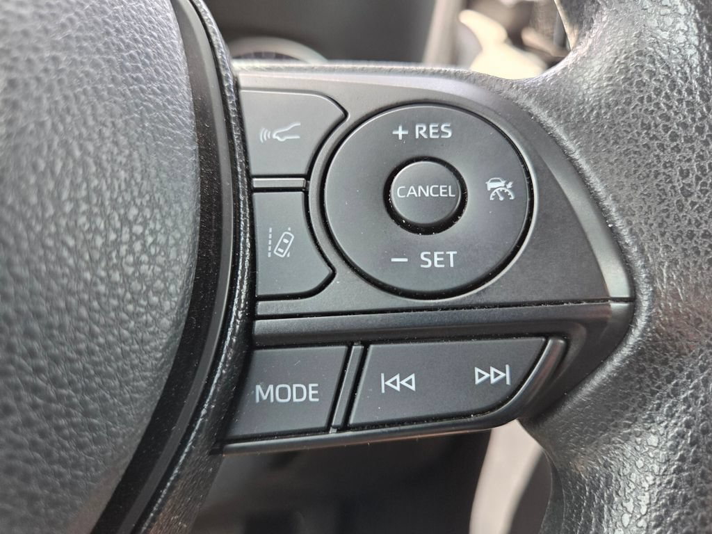 Used 2021 Toyota RAV4 XLE w/ Convenience Package FWD image 14