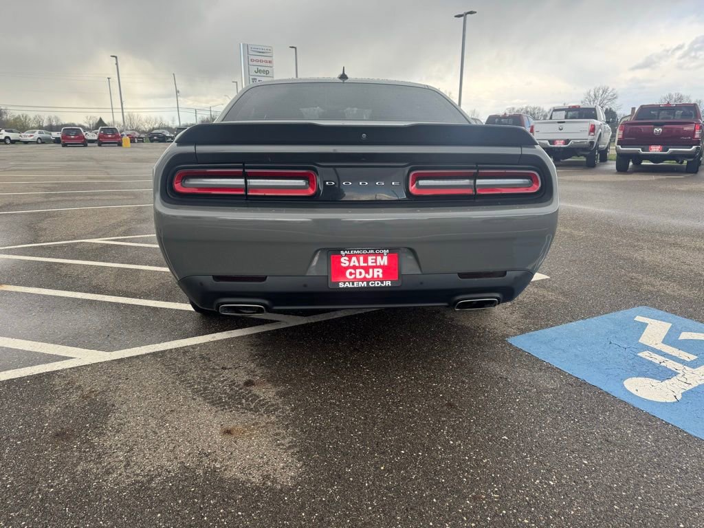 Used 2019 Dodge Challenger SXT w/ Driver Convenience Group image 8