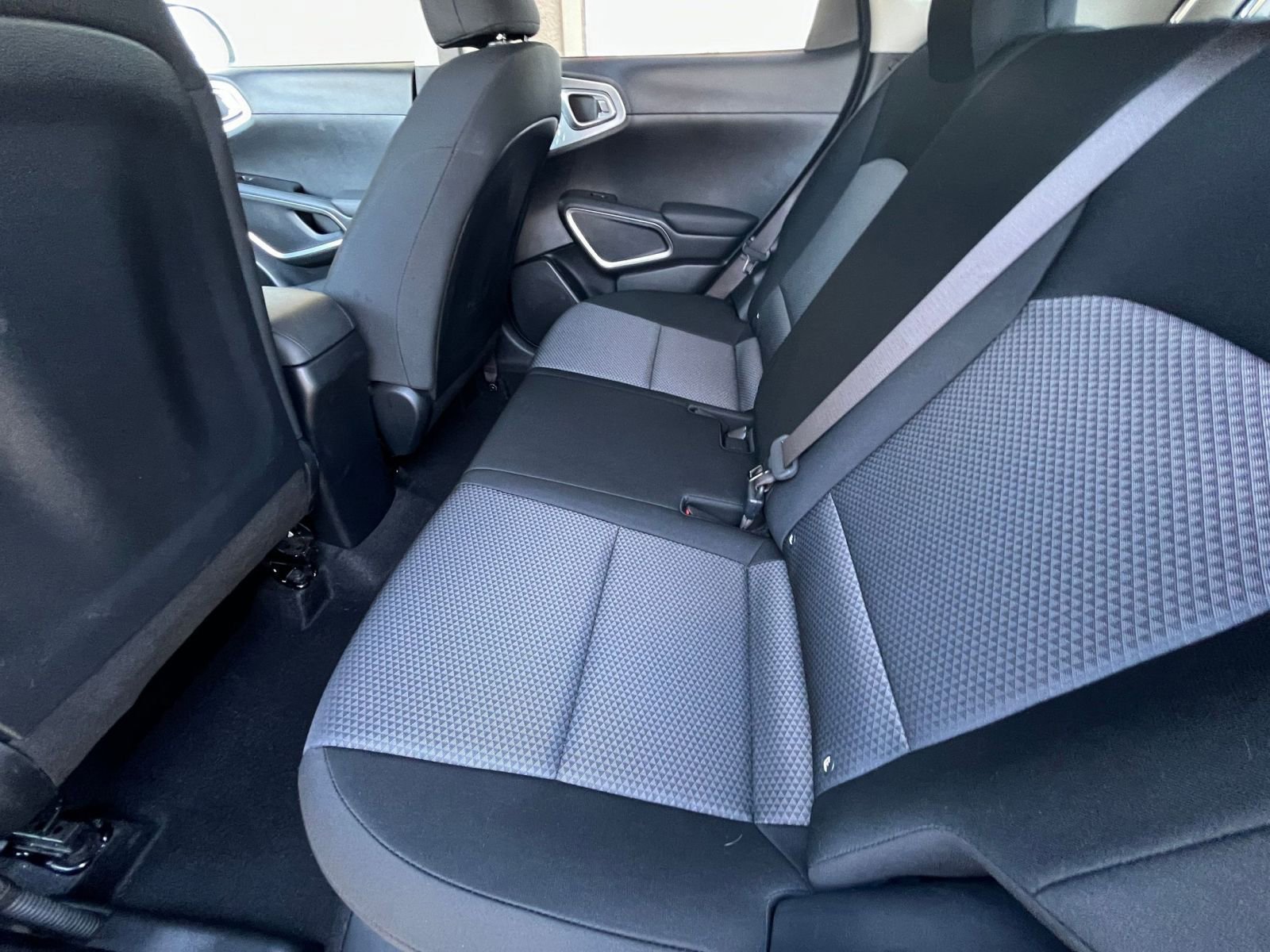 Used 2025 Kia Soul LX w/ LX Technology Package FWD image 25