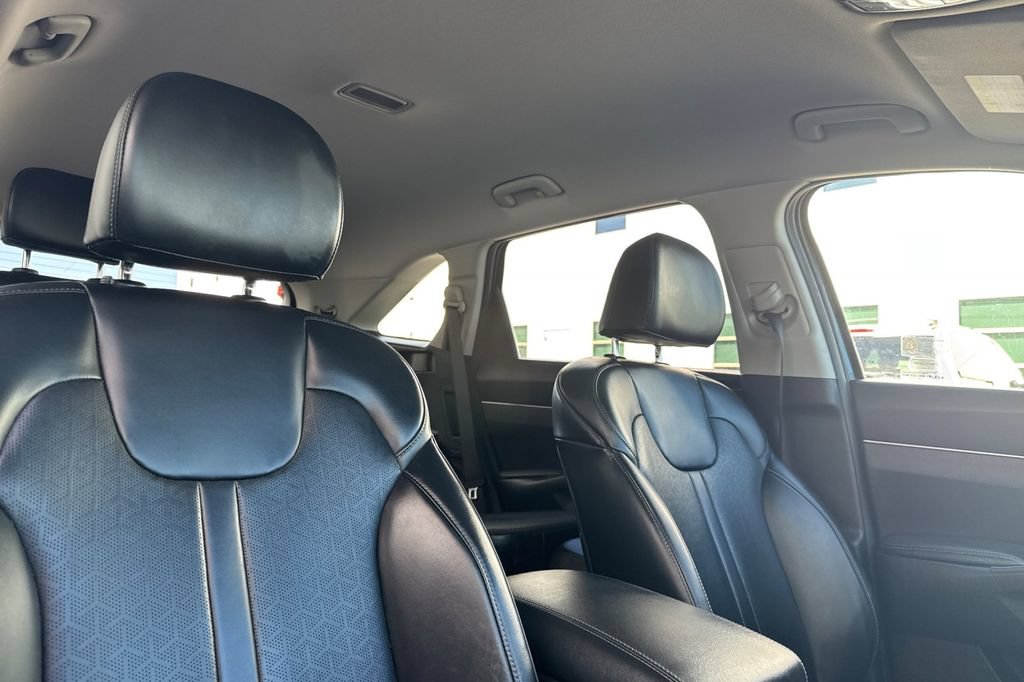 Used 2023 Kia Sorento EX AWD/4WD image 19