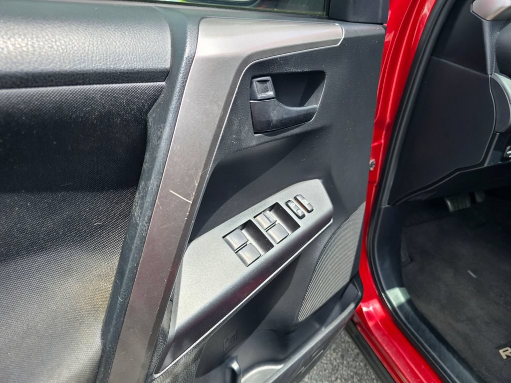 Used 2016 Toyota RAV4 LE FWD image 11