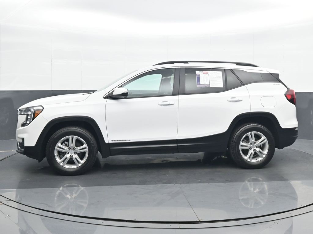Used 2023 GMC Terrain SLE w/ Driver Convenience Package image 3