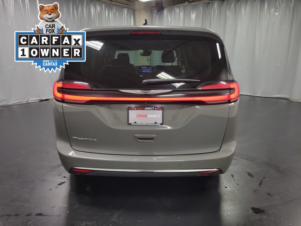 Used 2023 Chrysler Pacifica Touring-L FWD image 7