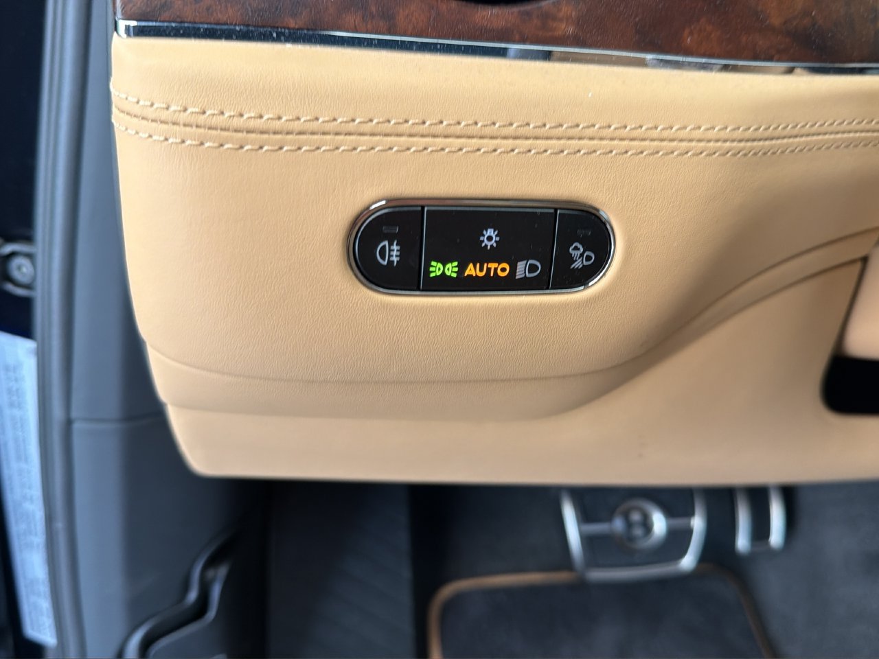 Used 2025 Bentley Bentayga AWD/4WD image 22