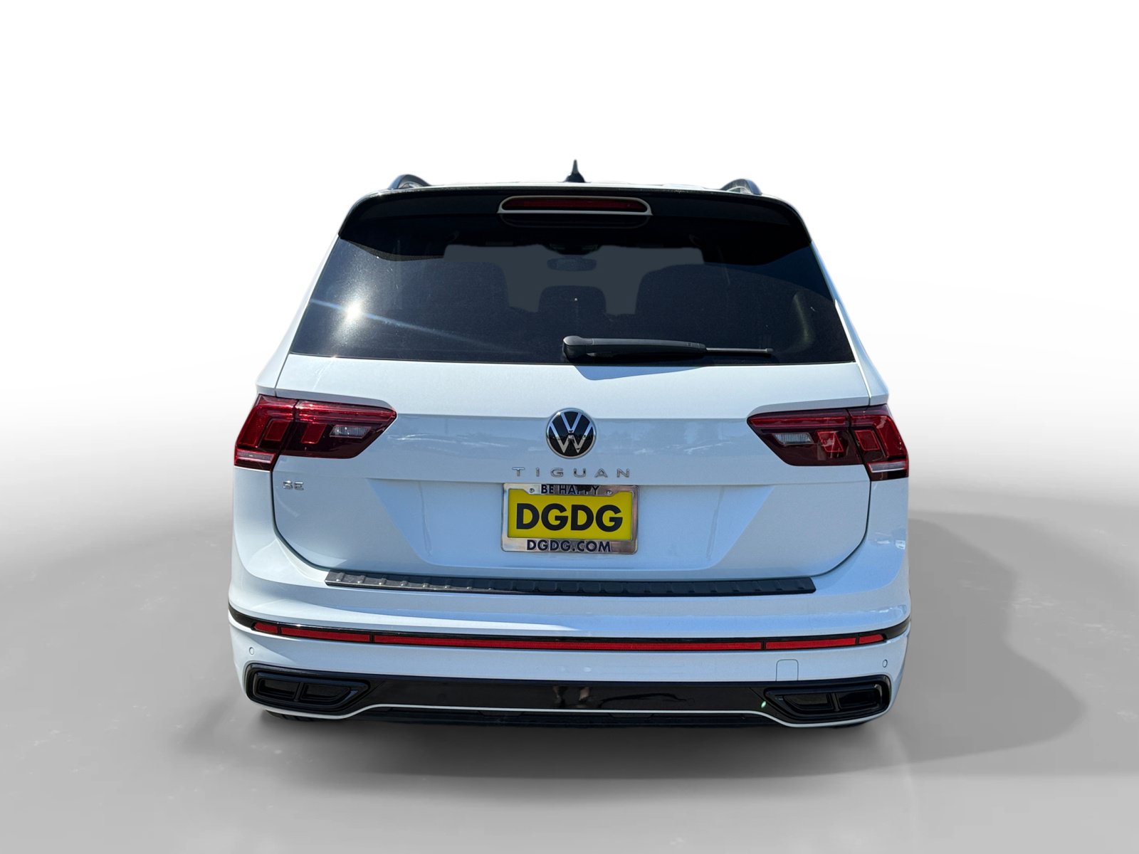 Used 2023 Volkswagen Tiguan SE R-Line FWD image 4