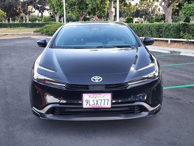 Used 2024 Toyota Prius LE FWD image 2