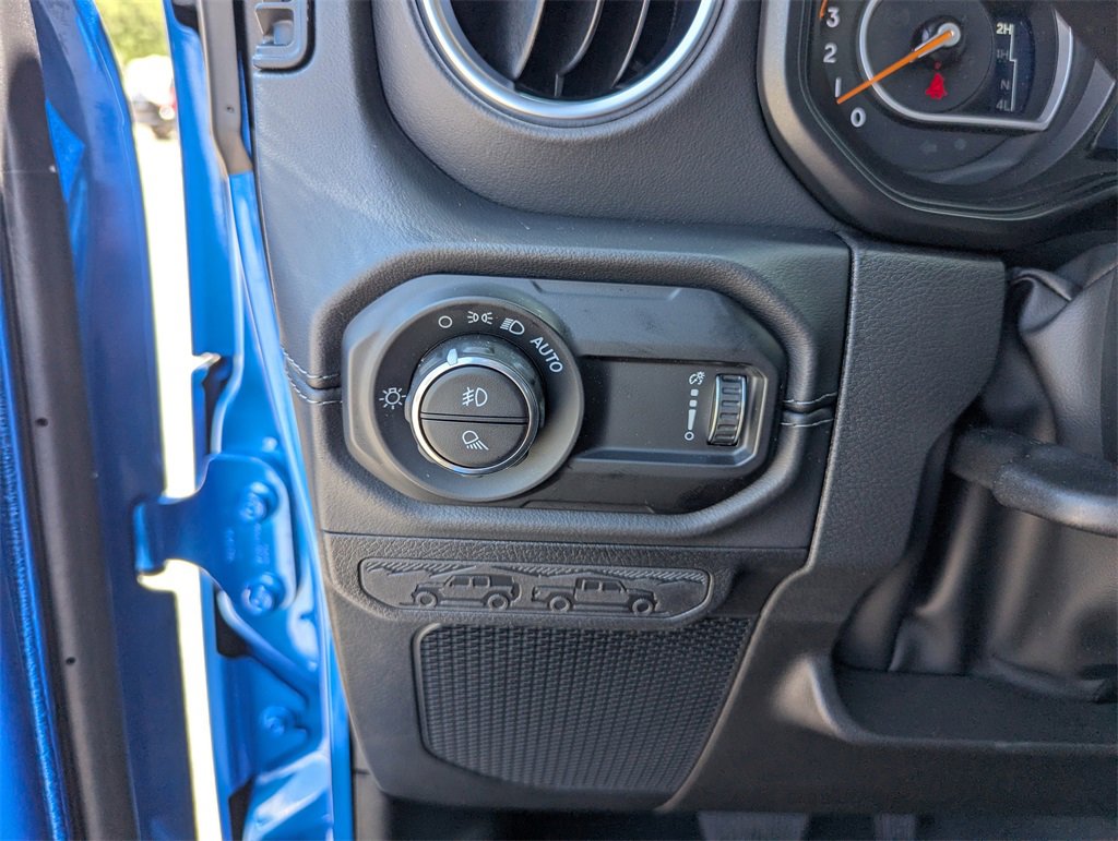 New 2025 Jeep Gladiator Sport image 19