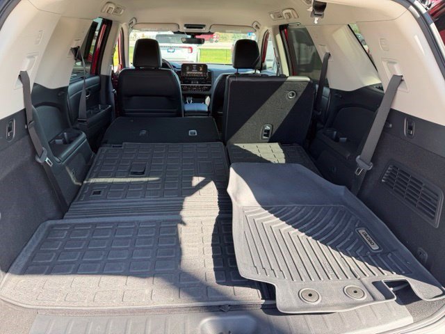 Used 2024 Nissan Pathfinder SL AWD/4WD image 34