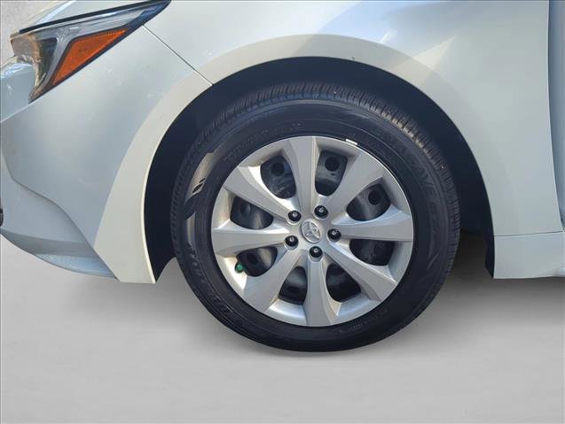 Used 2025 Toyota Corolla LE image 26