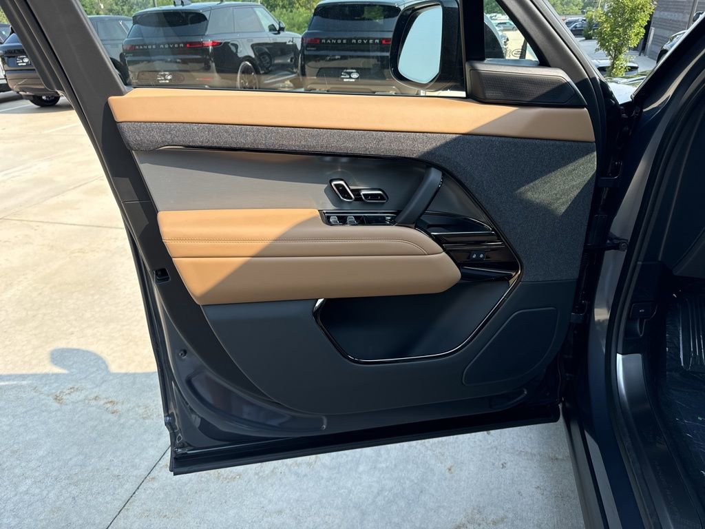 New 2024 Land Rover Range Rover Sport SE image 10