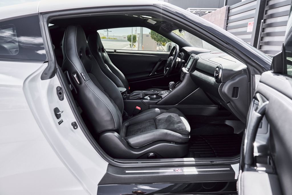 Used 2021 Nissan GT-R Premium image 31