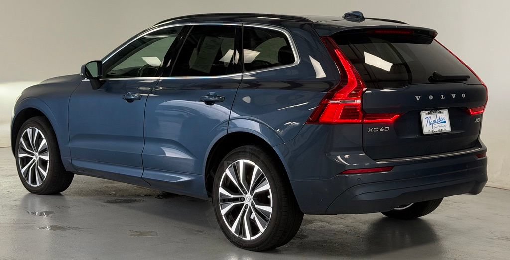 Used 2022 Volvo XC60 B5 Momentum w/ Climate Package AWD/4WD image 4