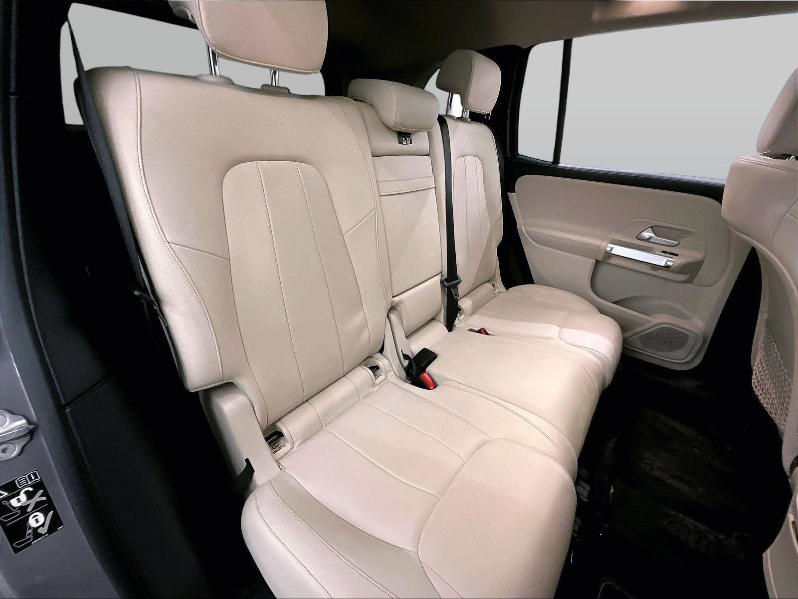 Used 2022 Mercedes-Benz GLB 250 4MATIC image 26