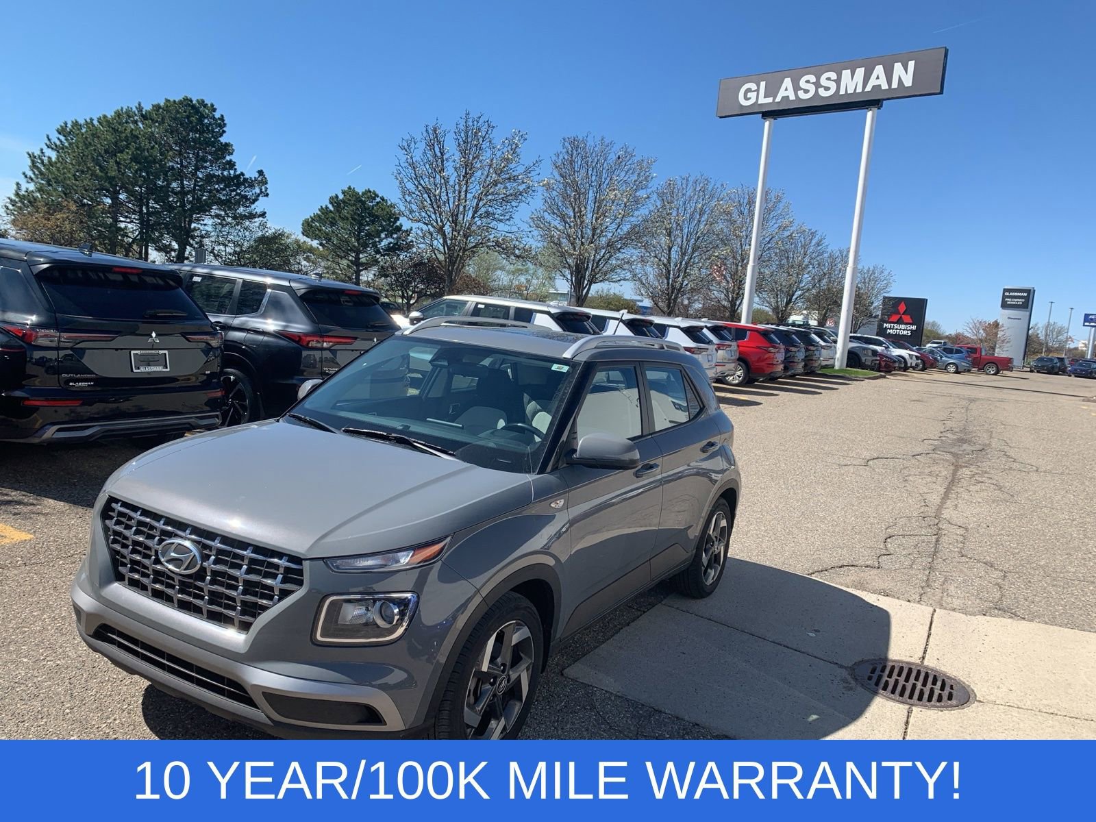 Certified 2023 Hyundai Venue SEL FWD image 1