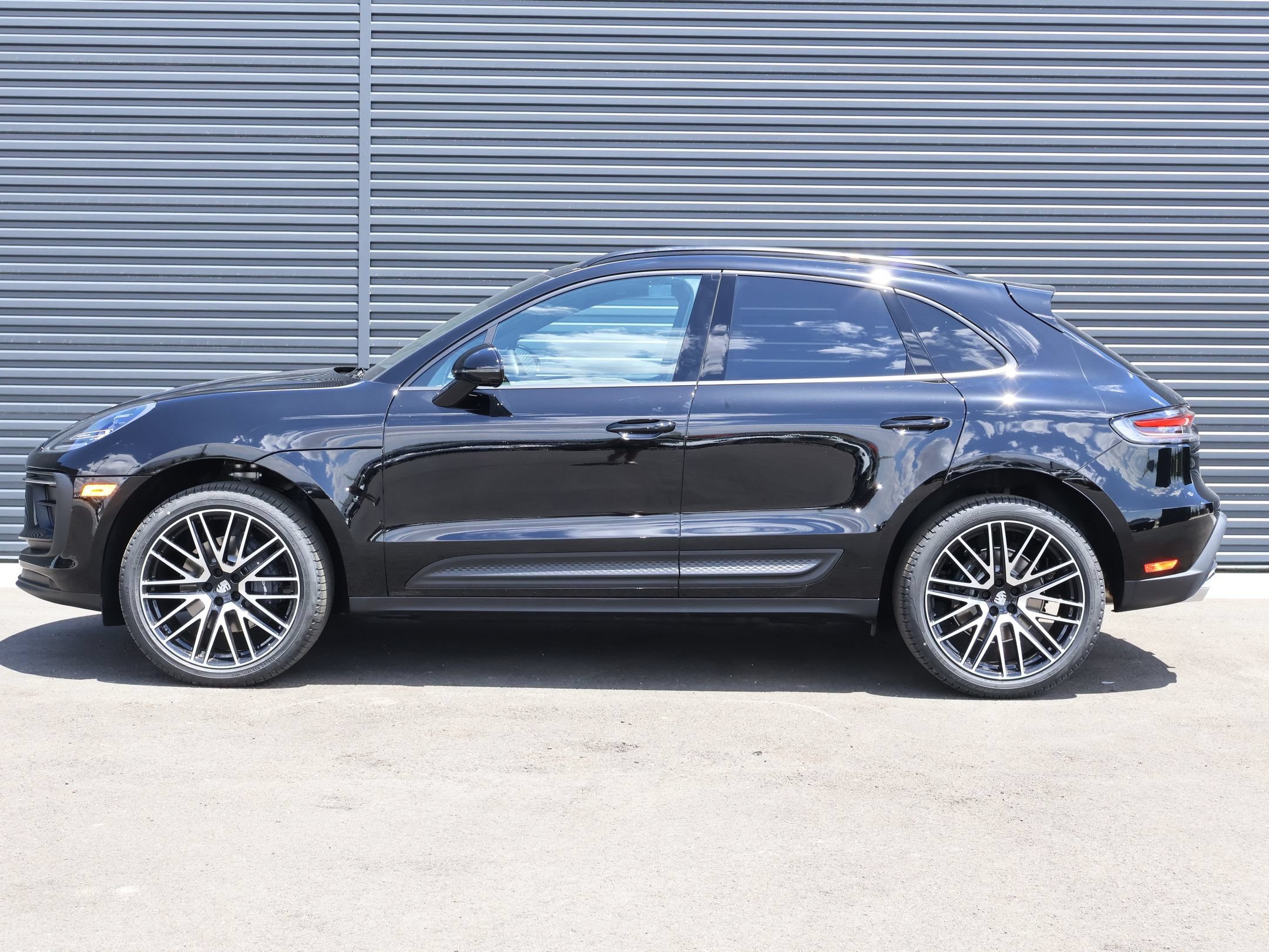 New 2026 Porsche Macan AWD/4WD image 2