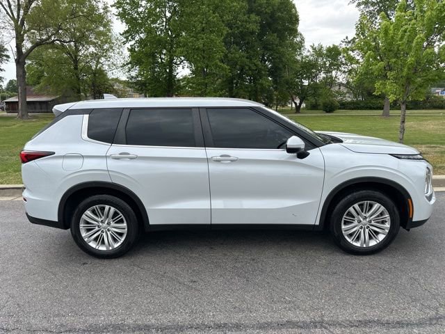 Used 2023 Mitsubishi Outlander ES AWD/4WD image 28