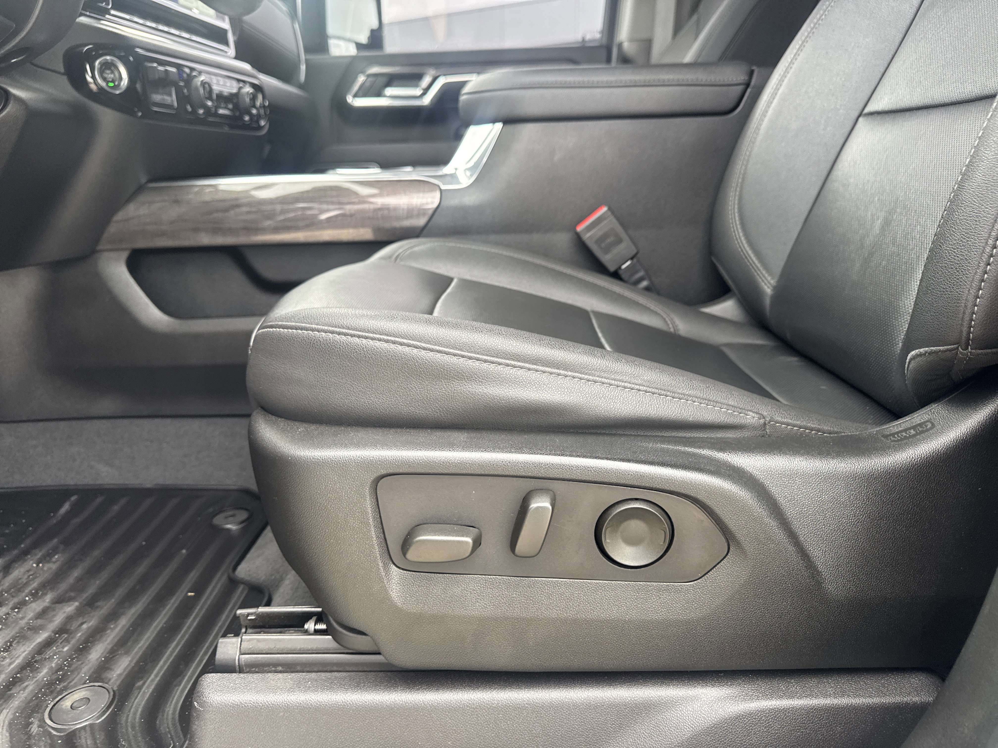 Used 2024 Chevrolet Silverado 2500 LTZ w/ LTZ Convenience Package AWD/4WD image 8