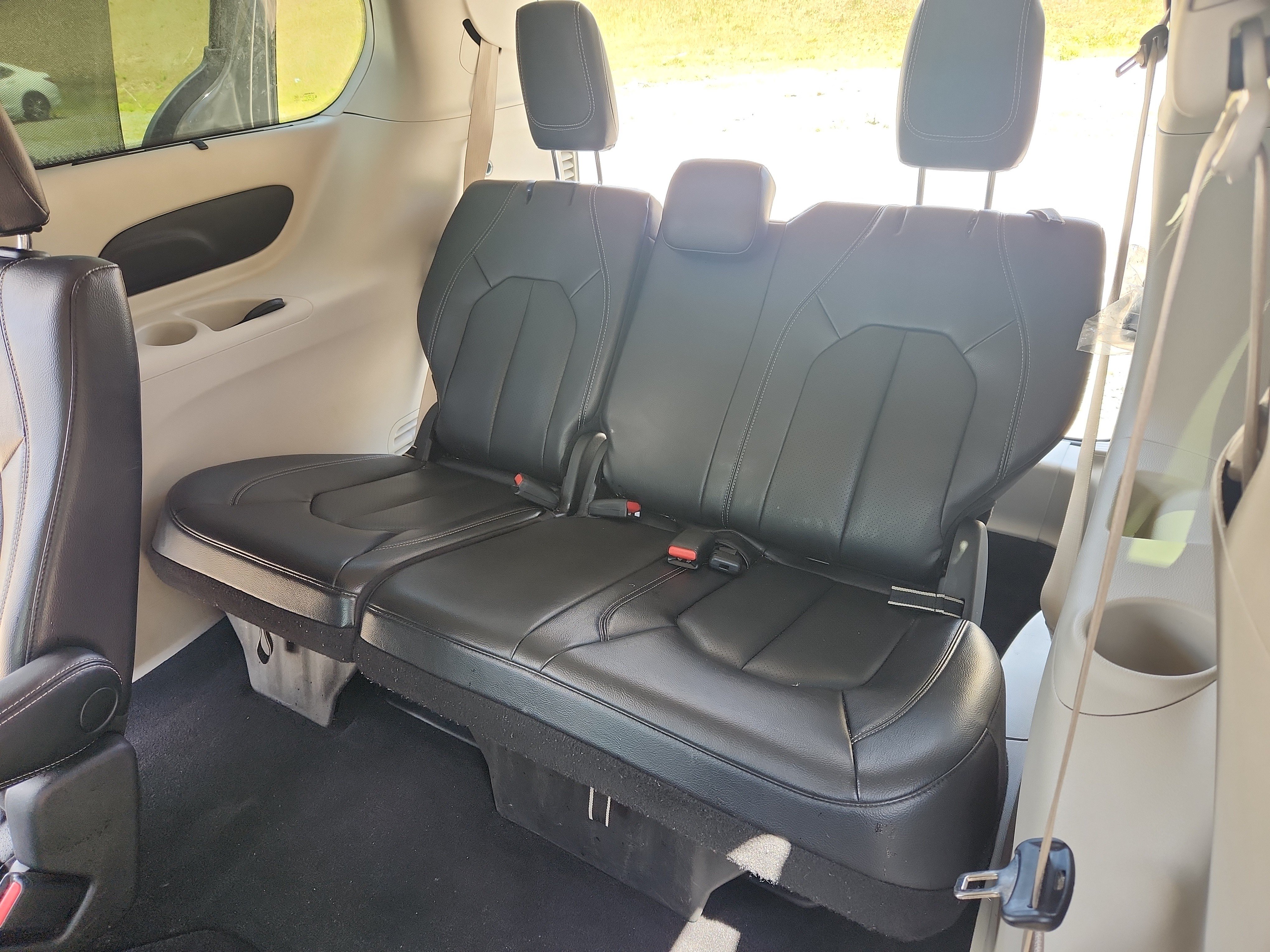 Used 2022 Chrysler Pacifica Touring-L FWD image 21