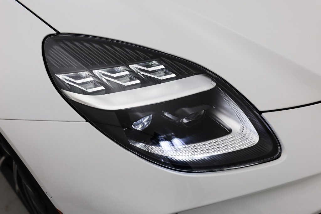 New 2025 Aston Martin V8 Vantage Coupe image 41