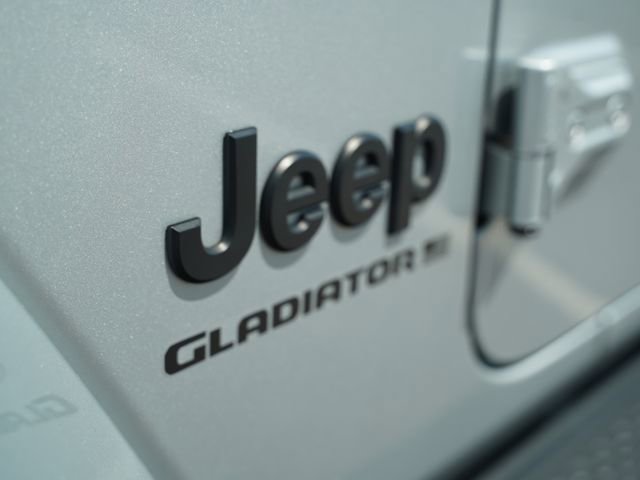 Used 2023 Jeep Gladiator Sport image 37