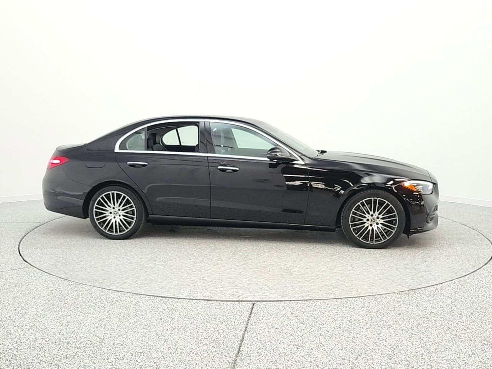 Used 2023 Mercedes-Benz C 300 Sedan image 4