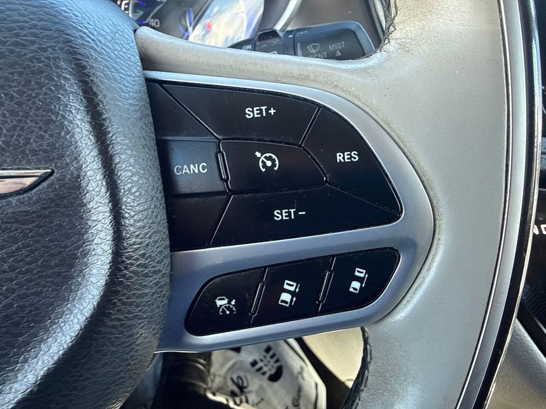 Used 2017 Chrysler Pacifica Limited image 26
