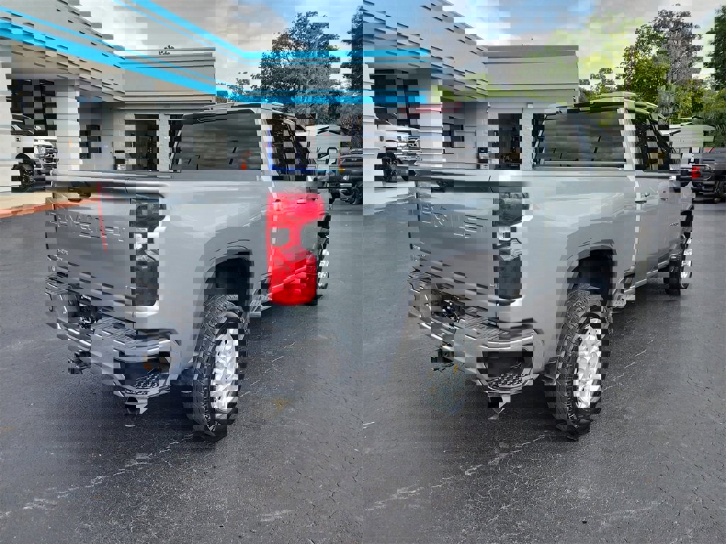 Used 2025 Chevrolet Silverado 3500 LT image 5