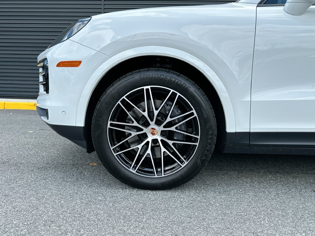 Certified 2026 Porsche Cayenne AWD/4WD image 34