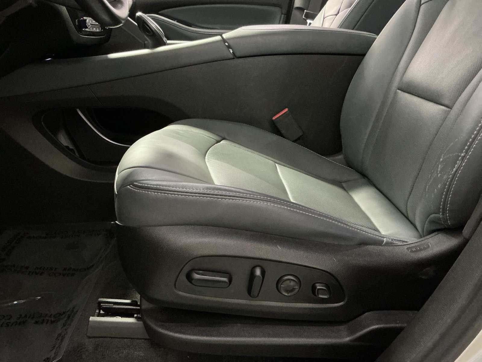 Used 2021 Buick Enclave Premium w/ Sun and Sites Package FWD image 15