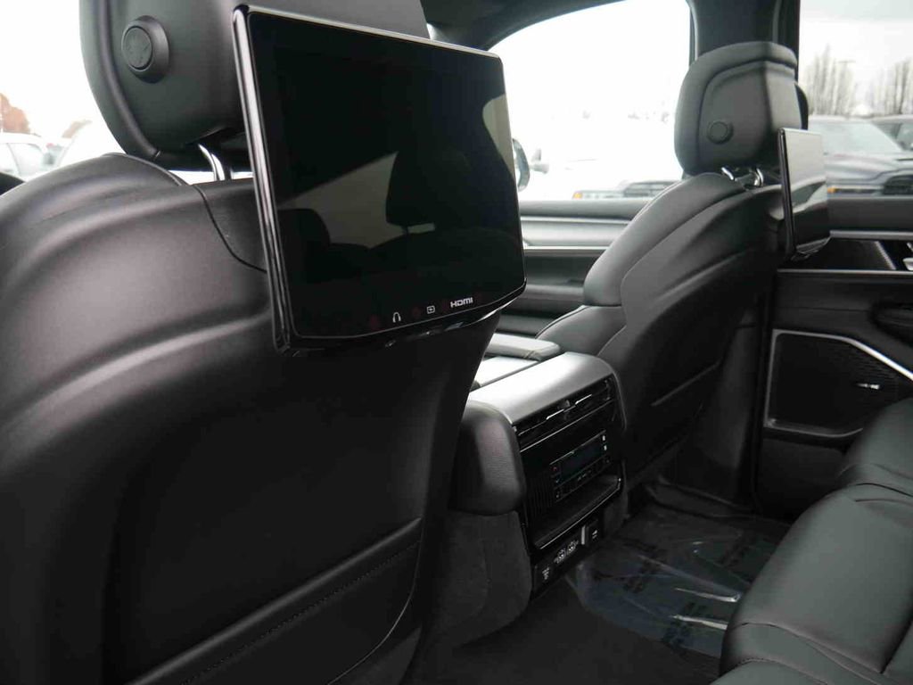 New 2025 Jeep Wagoneer L Series II w/ Convenience Group I image 13