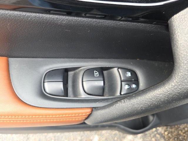 Used 2018 Nissan Rogue SL w/ Premium Package image 17