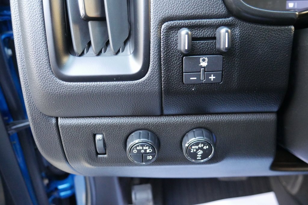 Used 2022 Chevrolet Colorado ZR2 w/ ZR2 Dusk Special Edition image 11
