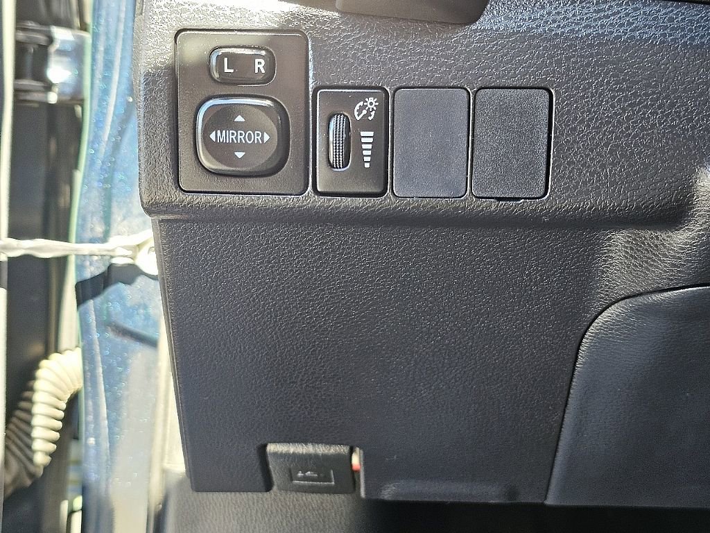 Used 2017 Toyota Corolla LE image 27