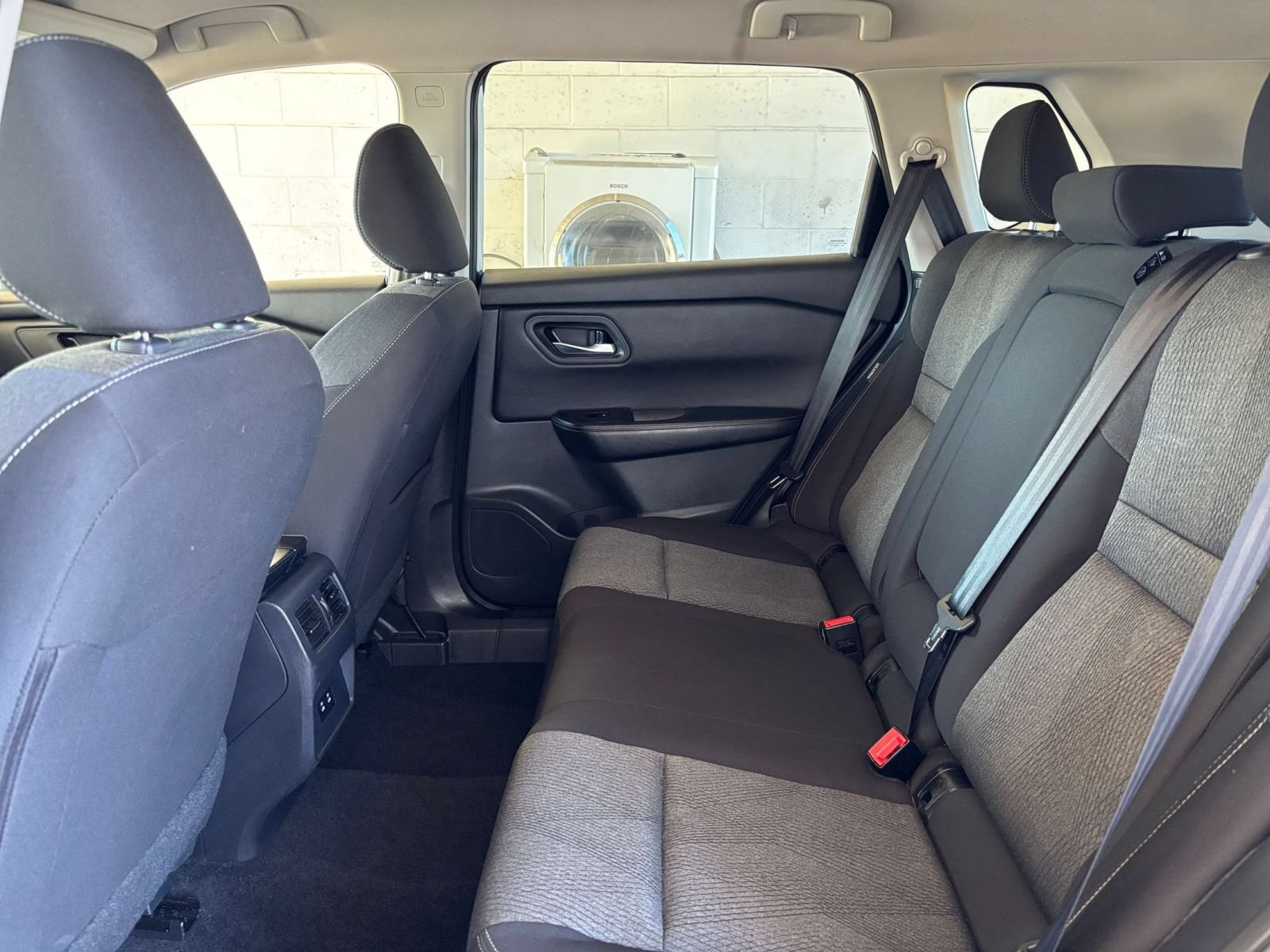 Used 2025 Nissan Rogue SV AWD/4WD image 27