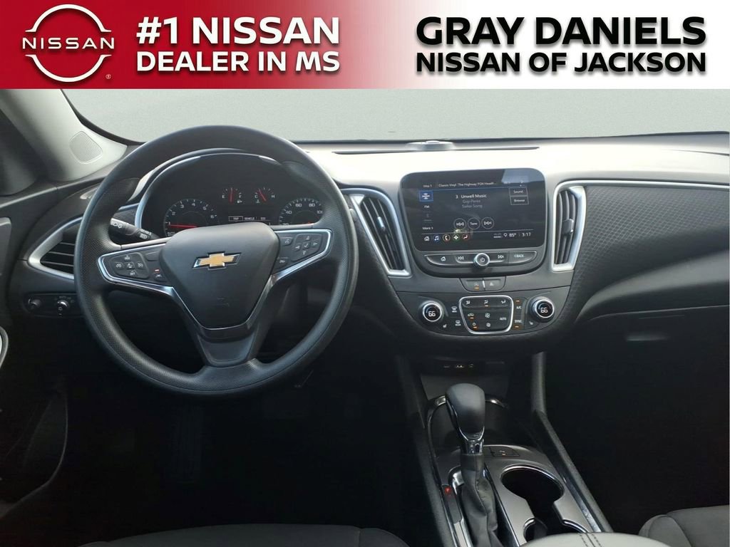 Used 2025 Chevrolet Malibu LT FWD image 8