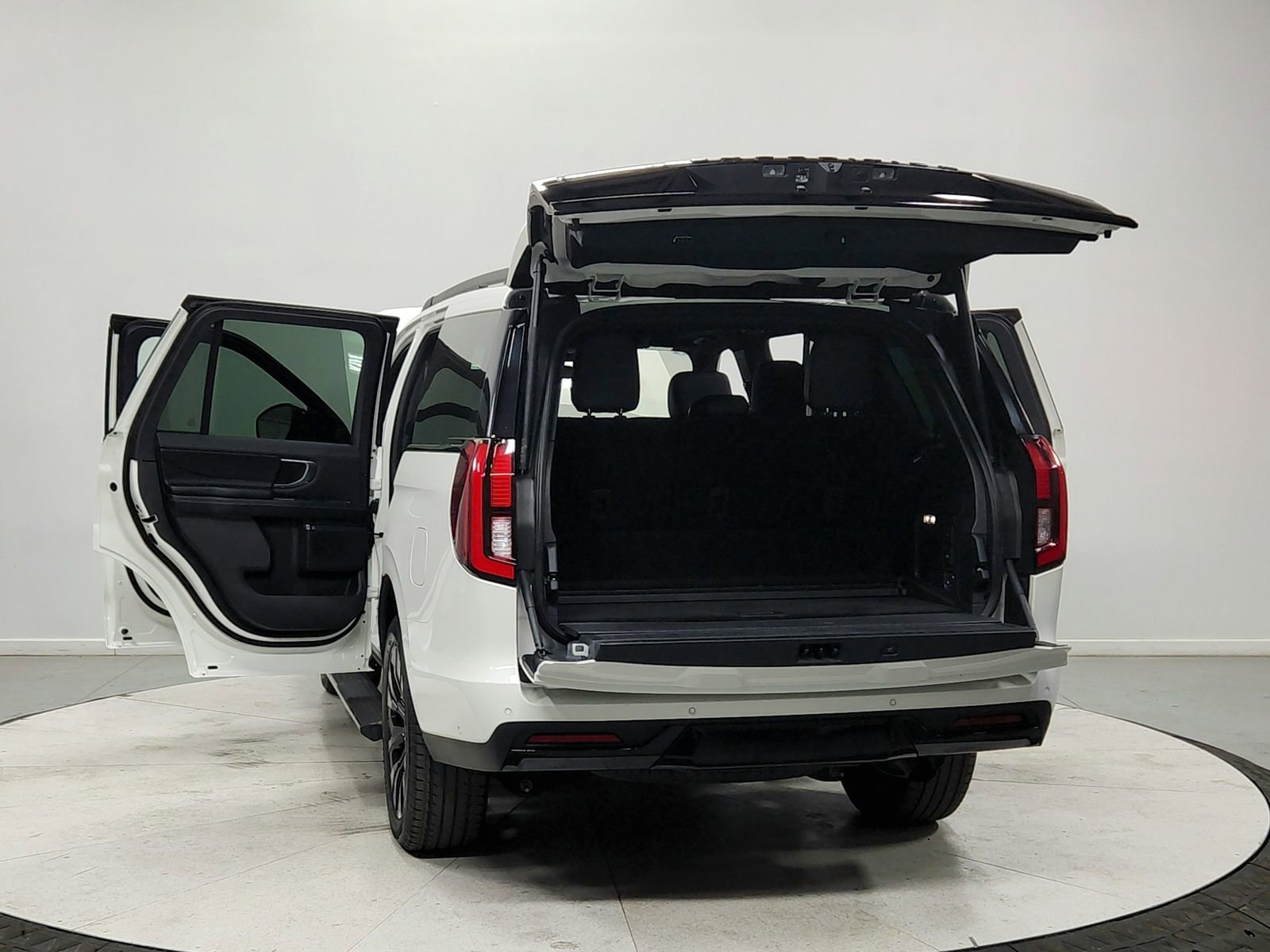 Used 2025 Ford Expedition Platinum w/ Stealth Appearance Package image 14