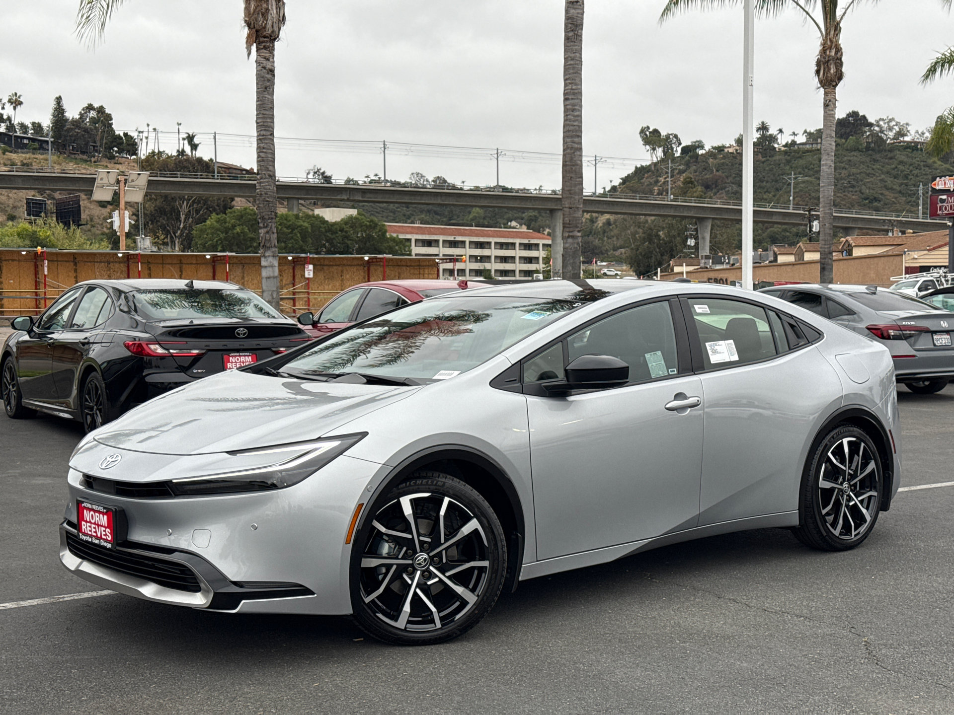 New 2026 Toyota Prius Plug-In Hybrid FWD image 2